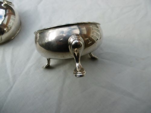 1762 FINE PAIR OF SCOTTISH EDINBURGH SALTS BY JOHN EDMONSTONE 170 GRAMS - ADDITIONAL PHOTO 4