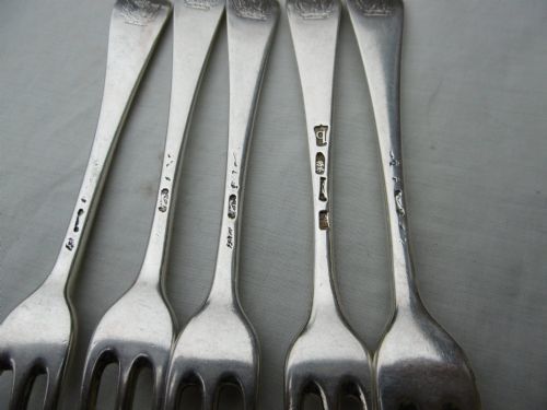 1751 RARE SET OF 5 GEORGE 11 3 PRONGED DESSERT FORKS BY E COKER 200G GREAT CREST - ADDITIONAL PHOTO 4