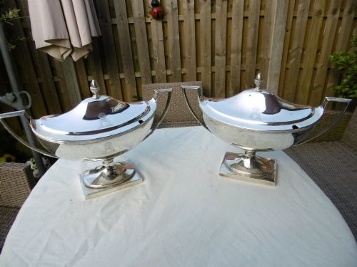 1799 MAGNIFICENT PAIR OF GEORGE 111 SILVER SAUCE TUREENS BY JOHN EMES GREAT CREST 1070 GRAMS