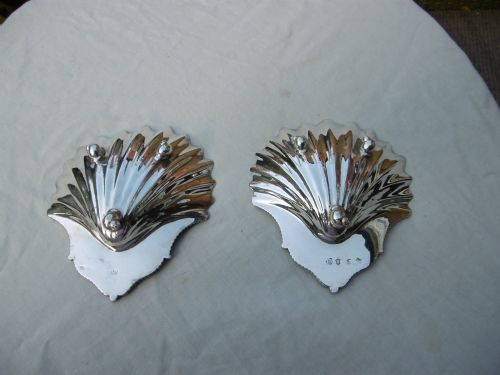 1759 FINE PAIR OF GEORGE 11 SILVER BUTTER SHELLS OR DISHES BY WILLIAM PLUMMER 200 GRAMS - ADDITIONAL PHOTO 2
