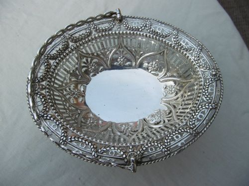 1774 BEAUTIFUL GEORGE 111 SILVER SWING HANDLED BASKET BY MAKER SM 150 GRAMS - ADDITIONAL PHOTO 1