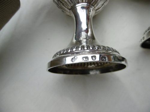 1771 FINE PAIR OF GEORGE 111 SILVER GOBLETS BY RARE MAKER AUSTIN LE SAGE GREAT CRESTS 540G - ADDITIONAL PHOTO 1