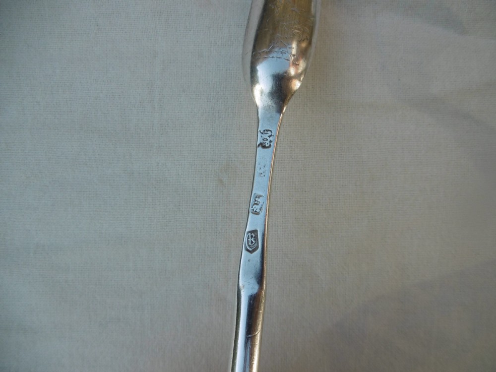 1712 rare Queen Anne marrow scoop by J Ladyman great marks and crest View II