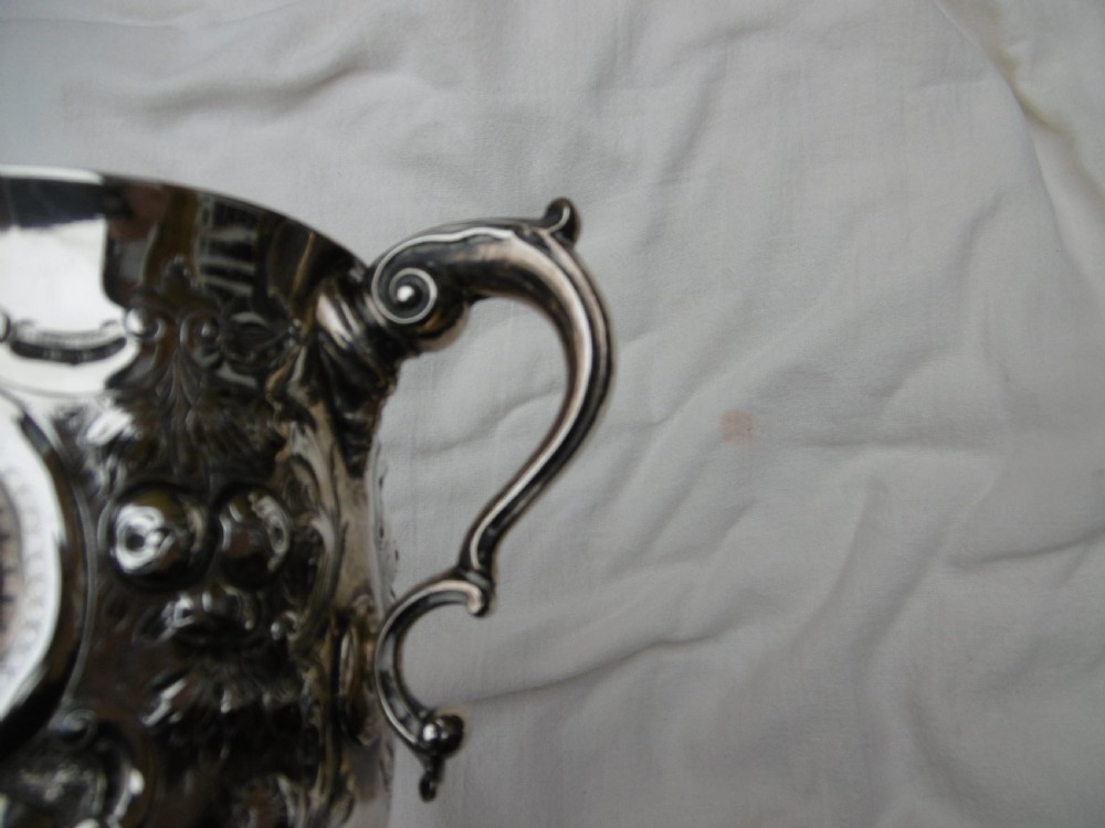 1777 fine Georgian George 111 Irish silver cup by John Locker 375g View IV