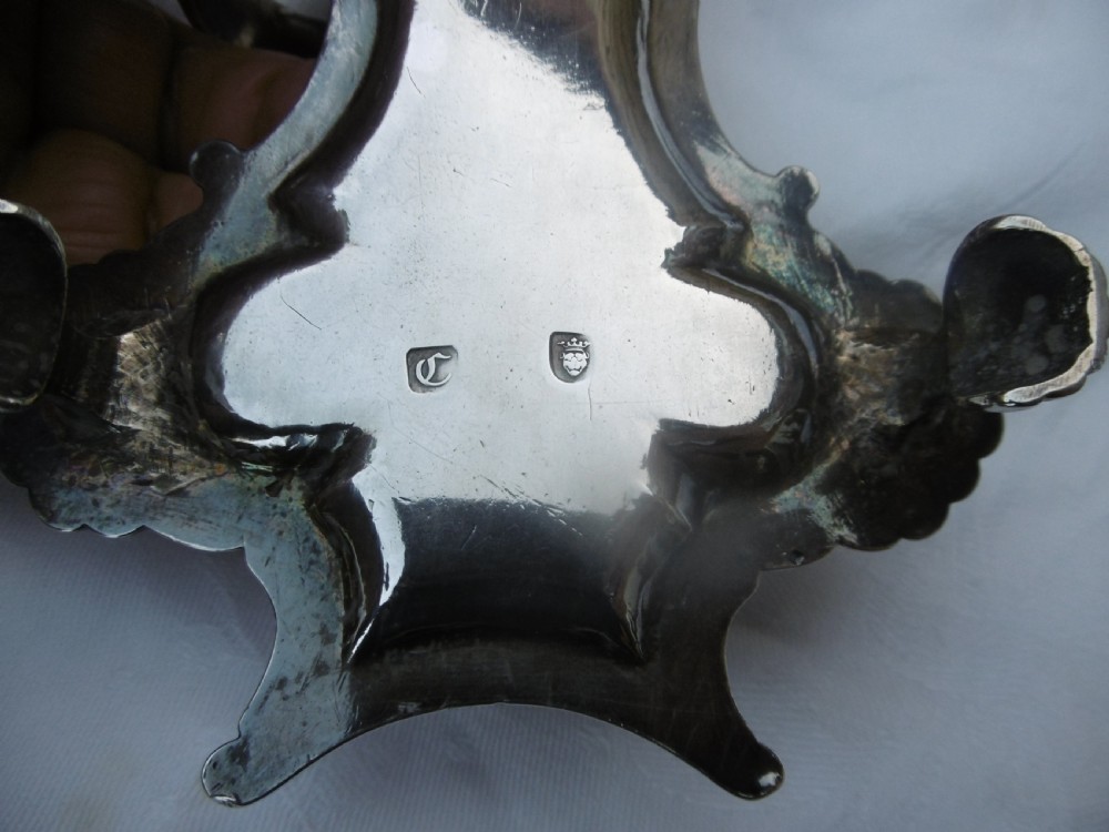 1758 rare quality George 11 Snuffers tray by Royal maker Edward Wakelin View III