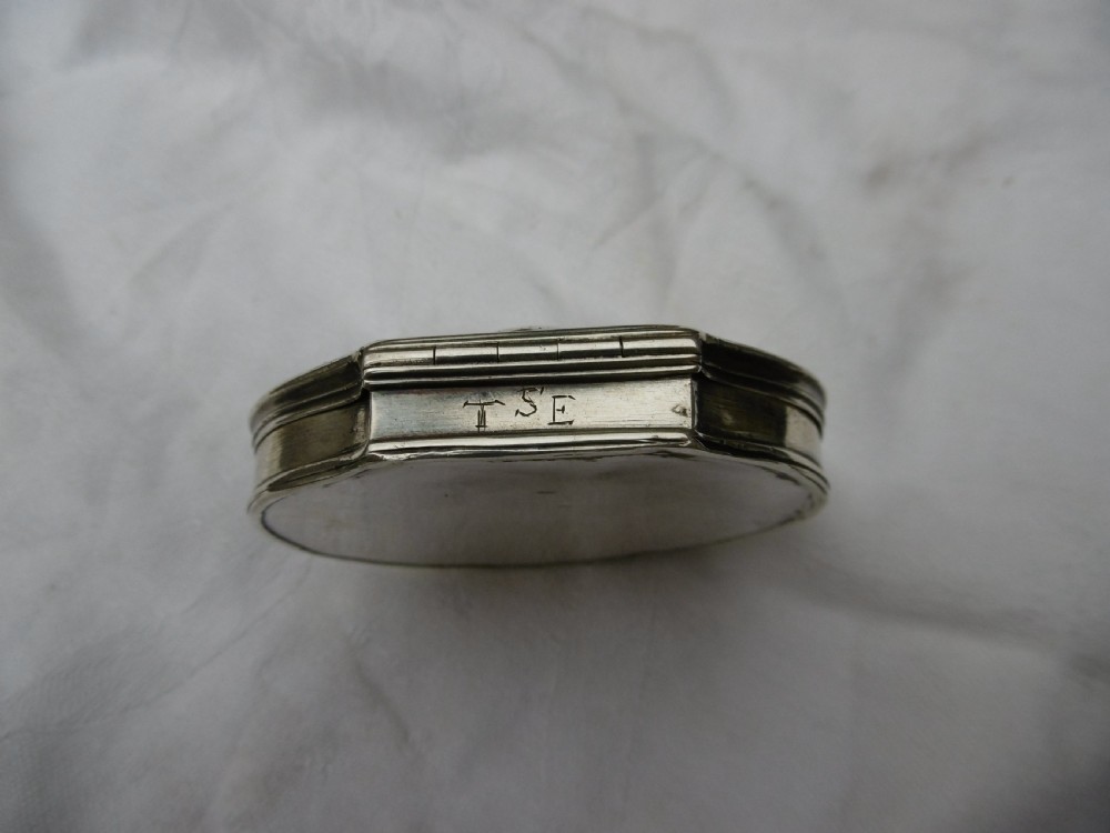 An eighteenth-century silver shell-shaped snuff box featuring hand-engraved scrollwork across the hinged lid. View III