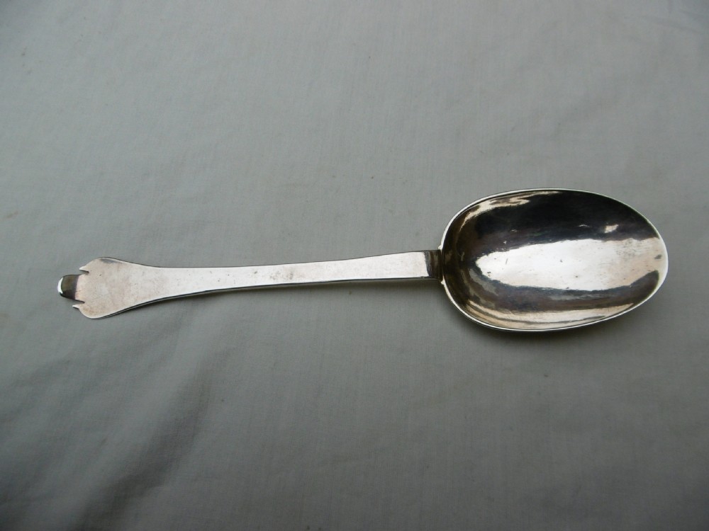 A seventeenth-century sterling silver Charles II trefid spoon featuring a notched terminal and an oval bowl.
