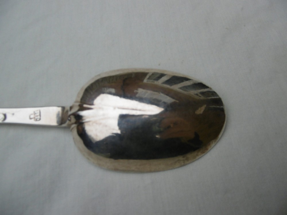 A seventeenth-century sterling silver Charles II trefid spoon featuring a notched terminal and an oval bowl. View VI