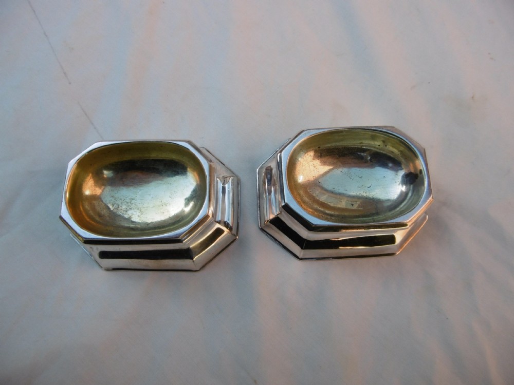 A pair of 18th-century octagonal sterling silver trencher salts with gilt-lined interior bowls. View II