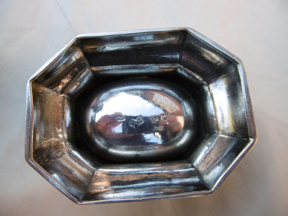 A pair of 18th-century octagonal sterling silver trencher salts with gilt-lined interior bowls. View IV