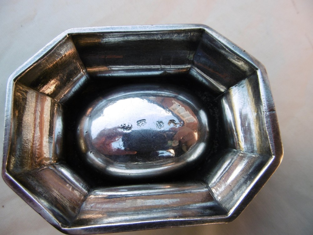 A pair of 18th-century octagonal sterling silver trencher salts with gilt-lined interior bowls. View V