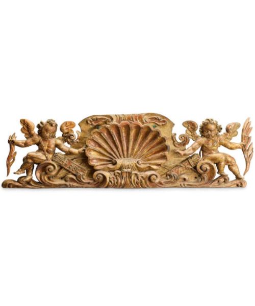 DECORATIVE C18TH CARVED WOOD AND PARCEL GILT ARCHITECTURAL PEDIMENT IN THE MANNER OF GRINLING GIBBONS 16481721