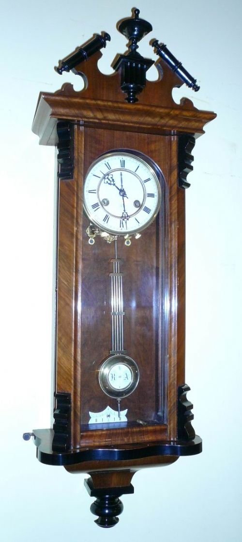 Very Fine Quality Walnut Vienna 8 Day Spring Antique Clock