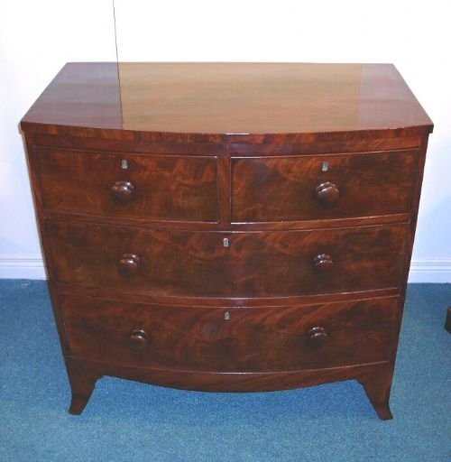 Period Georgian Mahogany Bow Front Antique Chest of Drawers of Small Porportions