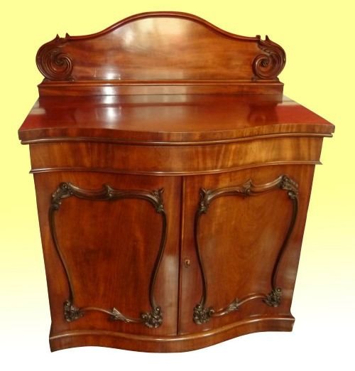 Mahogany Serpentined Shaped Antique Chiffioneer/sideboard