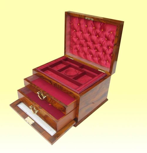 Fabulous Large Figured Walnut Antique Jewellery Box
