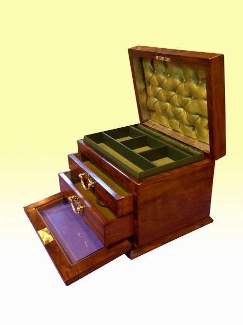 Quality Figured Walnut Antique Jewellery Box 
