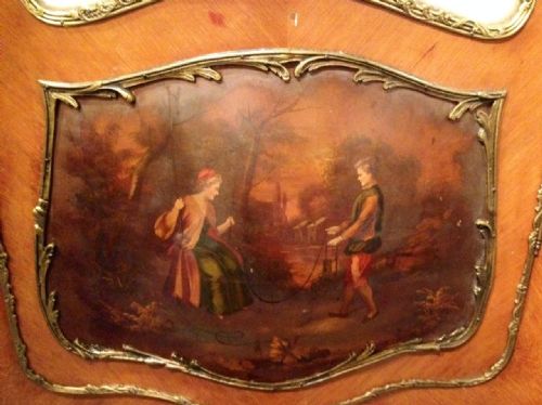 A STUNNING ANTIQUE KINGWOOD FRENCH BOMBE VERNIS MARTIN DISPLAY CABINET - ADDITIONAL PHOTO 3