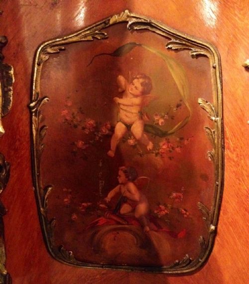 A STUNNING ANTIQUE KINGWOOD FRENCH BOMBE VERNIS MARTIN DISPLAY CABINET - ADDITIONAL PHOTO 4