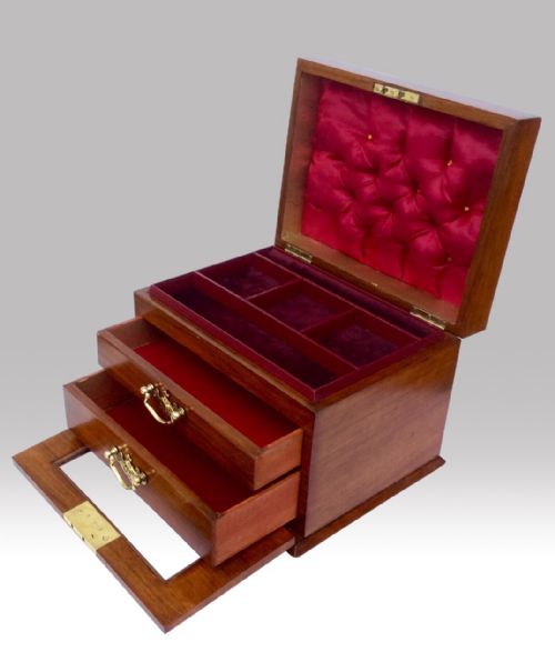 Quality Figured Walnut Antique Domed Top Jewellery Box
