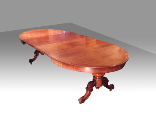 Antique Victorian Extending Pedestal  Oval Mahogany Dining Table.