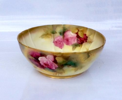 Beautiful Antique Royal Worcester Rose Painted Bowl
