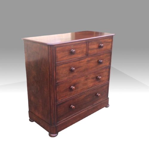 Superb Quality Antique Chest of Mahogany Drawers