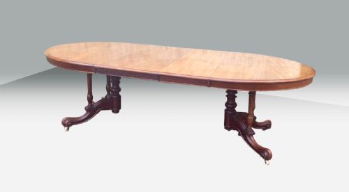 Superb Rare Victorian Antique Mahogany Oval Extending Dining Table on Center Pedestal.