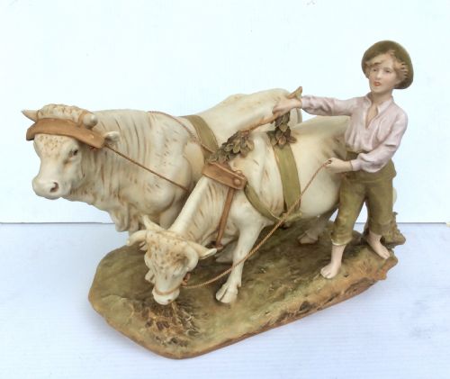 ROYAL DUX PORCELAIN FIGURE OF A BOY HERDING CATTLE - ADDITIONAL PHOTO 1