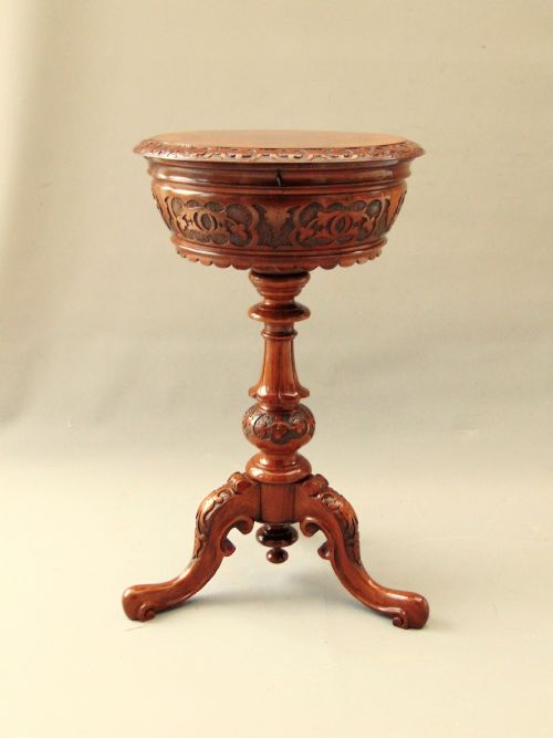 Exceptional Antique Burr Walnut Tea Poy,lamp Table.