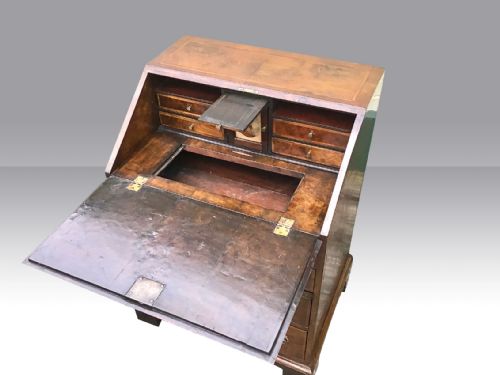RARE SMALL GEORGIAN PERIOD ANTIQUE WALNUT BUREAU DESK - ADDITIONAL PHOTO 3
