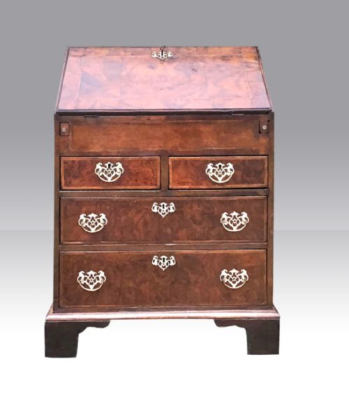 RARE SMALL GEORGIAN PERIOD ANTIQUE WALNUT BUREAU DESK - ADDITIONAL PHOTO 5