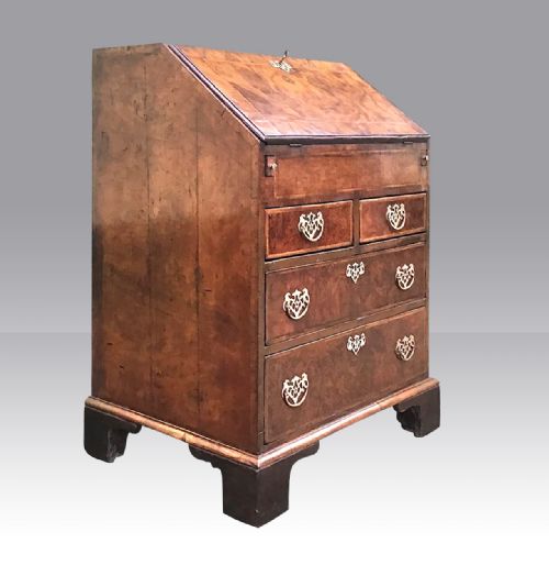RARE SMALL GEORGIAN PERIOD ANTIQUE WALNUT BUREAU DESK - ADDITIONAL PHOTO 7