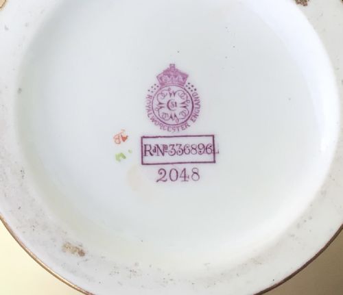A LARGE ROYAL WORCESTER BLUSH IVORY GROUND OVOID POT POURRI JAR VASE AND CROWN COVER - ADDITIONAL PHOTO 6
