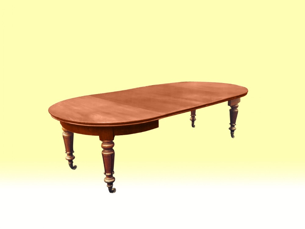 Beautiful three leaf mahogany  dining table