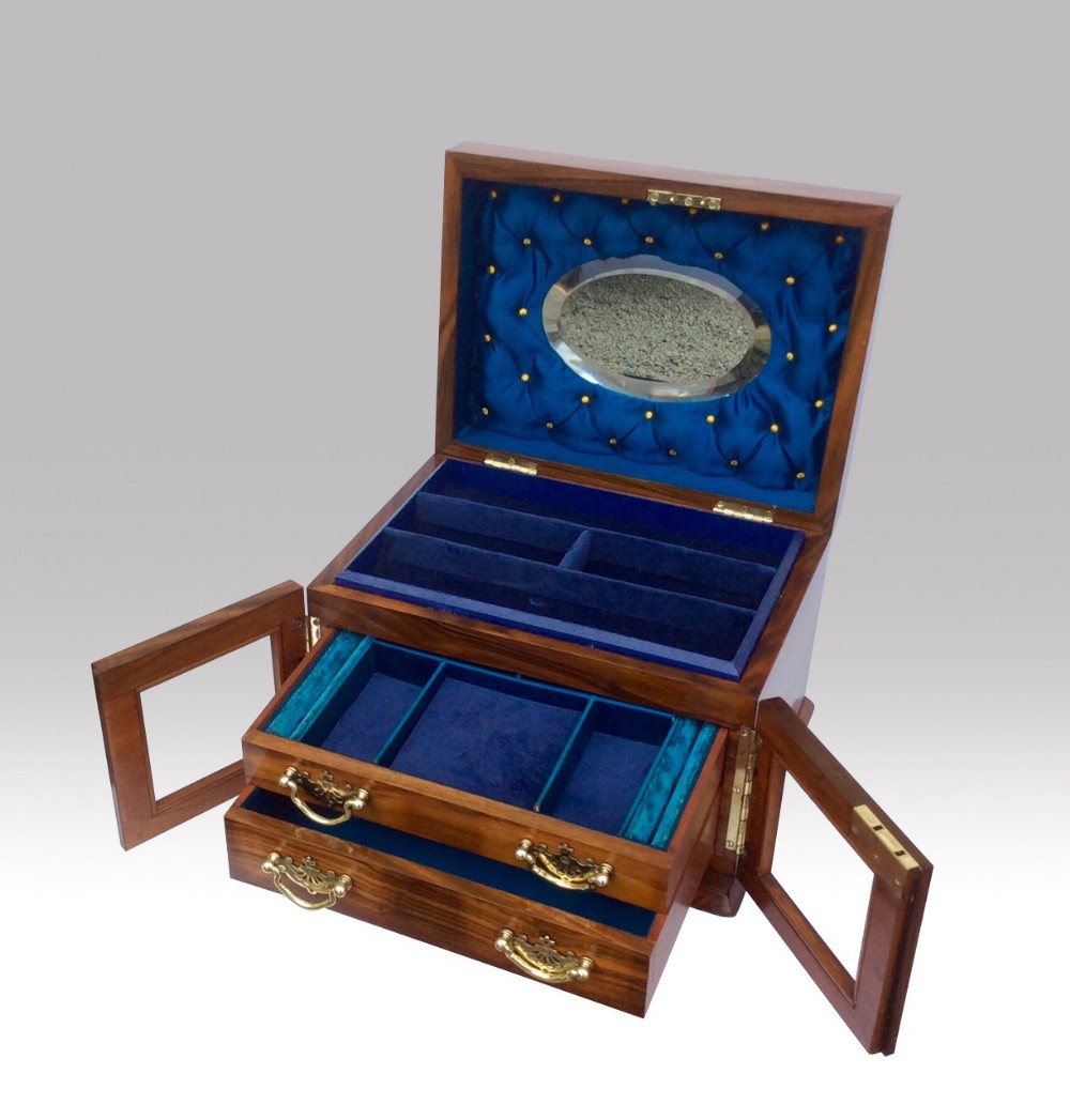 Fabulous Quality Figured Walnut Large Antique Domed Top Jewellery Box 