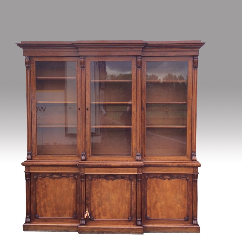Very Fine Quality Antique Mahogany Three Door Library Breakfront Bookcase.