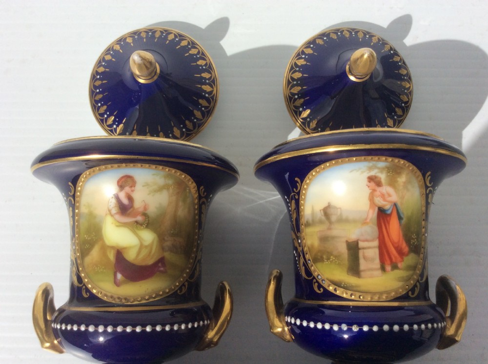 A STUNNING PAIR OF 19TH CENTURY ANTIQUE ROYAL VIENNA URNS. View III