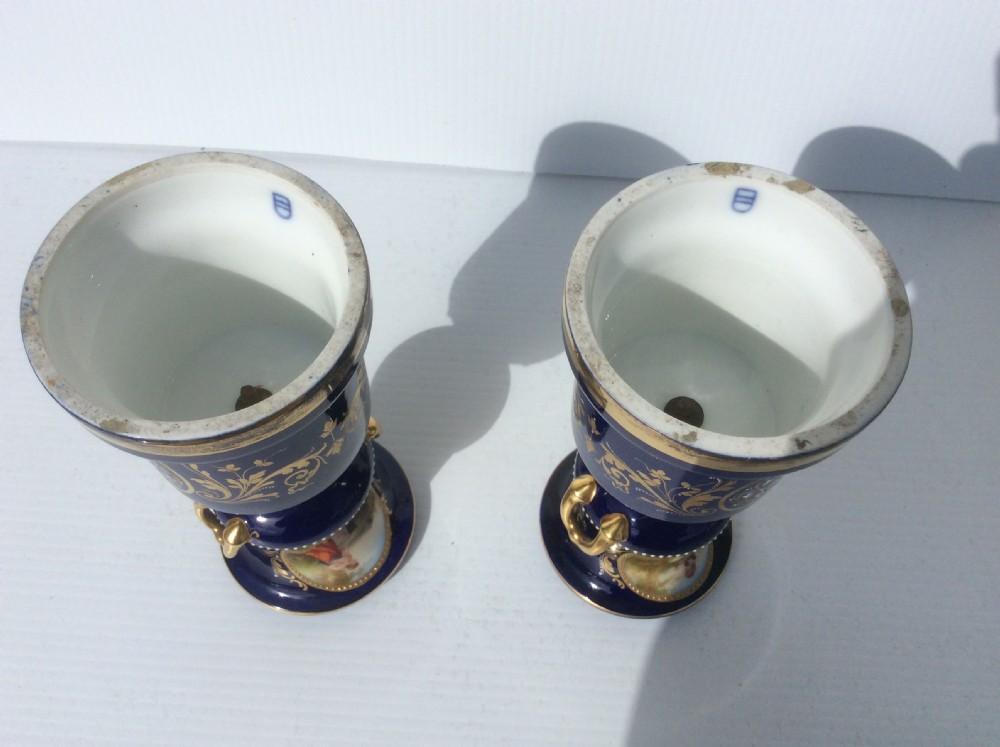 A STUNNING PAIR OF 19TH CENTURY ANTIQUE ROYAL VIENNA URNS. View VII