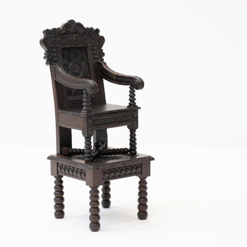 JOINED OAK CARVED CHILDS HIGHCHAIR ON STAND INITIALLED RD AND DATED 1688 - ADDITIONAL PHOTO 5