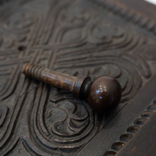 JOINED OAK CARVED CHILDS HIGHCHAIR ON STAND INITIALLED RD AND DATED 1688 - ADDITIONAL PHOTO 8