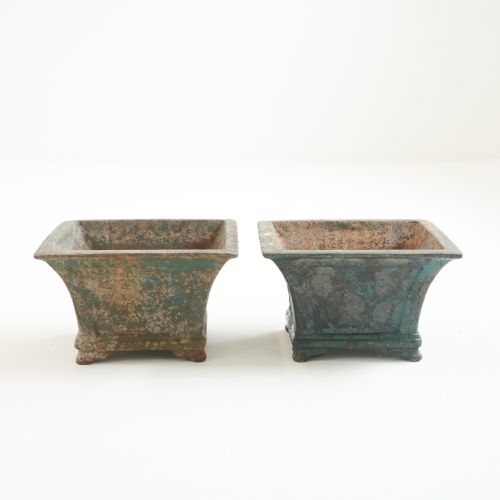 PAIR OF SMALL PAINTED CAST IRON GARDEN URNS - ADDITIONAL PHOTO 5