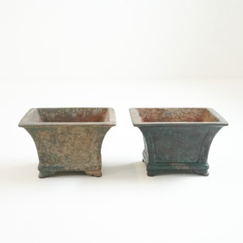 PAIR OF SMALL PAINTED CAST IRON GARDEN URNS - ADDITIONAL PHOTO 6