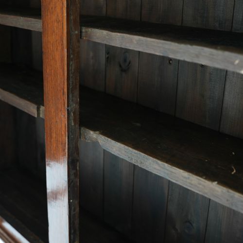 18TH CENTURY ENGLISH OAK HANGING SPICE CUPBOARD - ADDITIONAL PHOTO 7