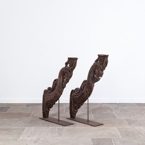 PAIR OF LARGE CARVED 18TH CENTURY BRACKETS - ADDITIONAL PHOTO 3