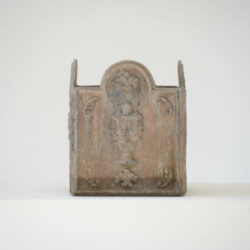 18TH CENTURY GEORGIAN LEAD PLANTER