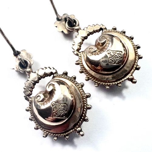 RESERVED FOR T TO 19 JUNE VICTORIAN 1880S FLEUR DE LIS EARRINGS IN 9CT GOLD - ADDITIONAL PHOTO 3