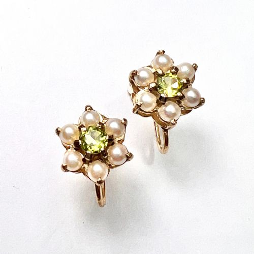 VINTAGE 9CT GOLD PEARL AND PERIDOT FLOWER CLUSTER EARRINGS - ADDITIONAL PHOTO 3