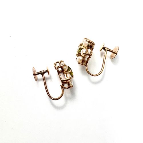 VINTAGE 9CT GOLD PEARL AND PERIDOT FLOWER CLUSTER EARRINGS - ADDITIONAL PHOTO 5