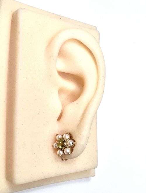 VINTAGE 9CT GOLD PEARL AND PERIDOT FLOWER CLUSTER EARRINGS - ADDITIONAL PHOTO 6